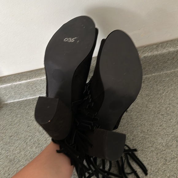 New!! Open toe, chunky heel /w fringe - Picture 4 of 5